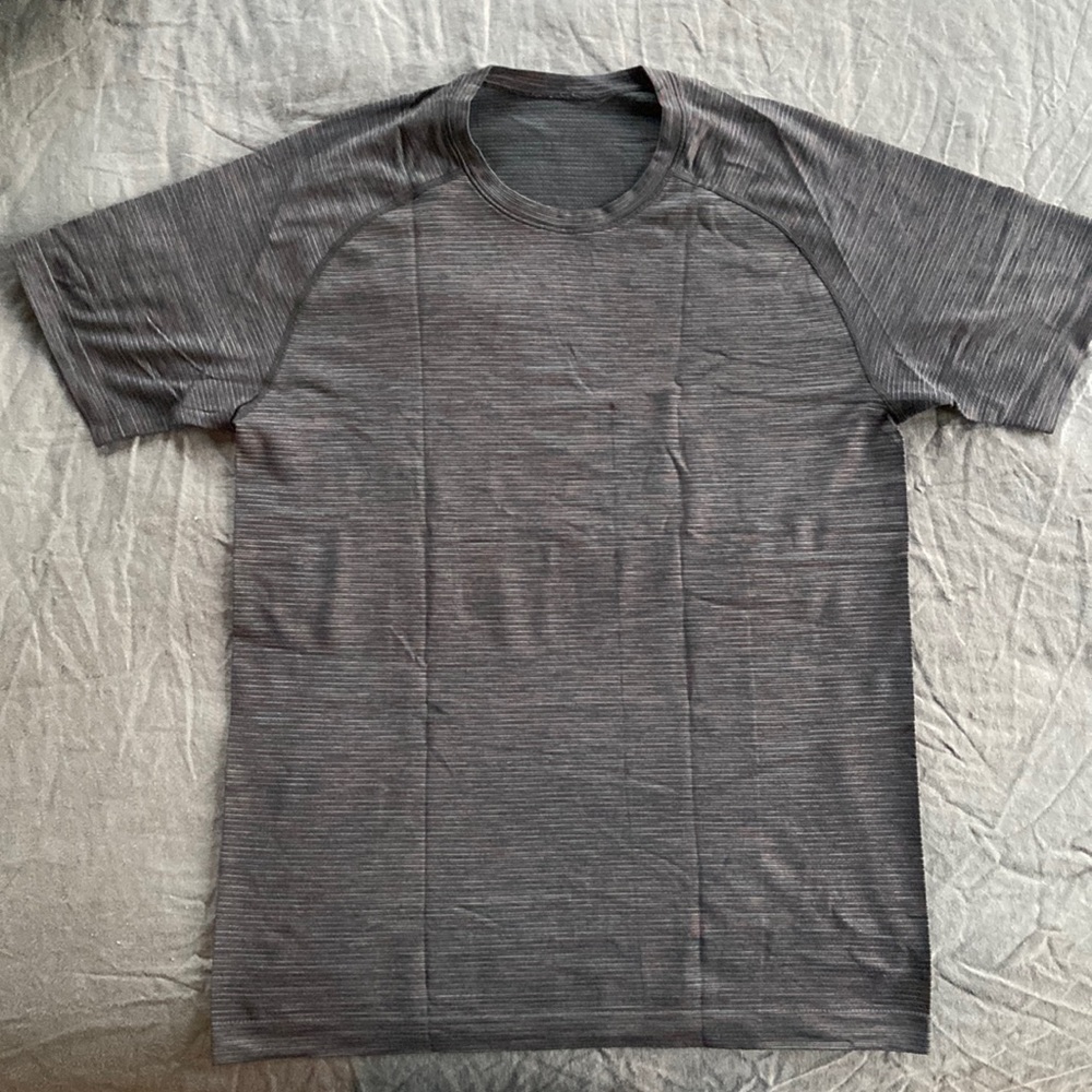 COPY - Lululemon medium grey/red surge tee